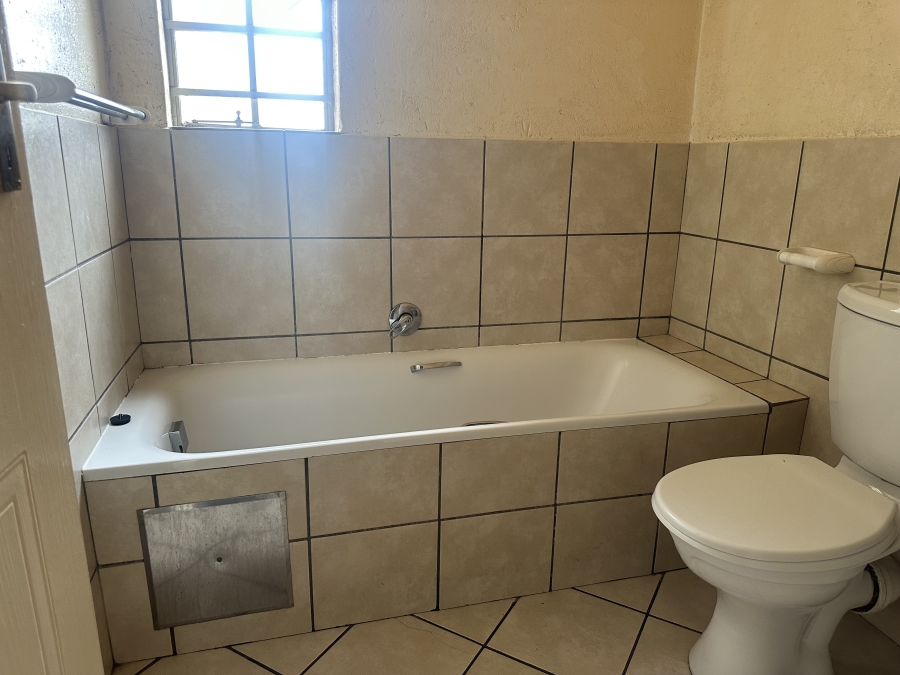 To Let 2 Bedroom Property for Rent in Waterval East North West